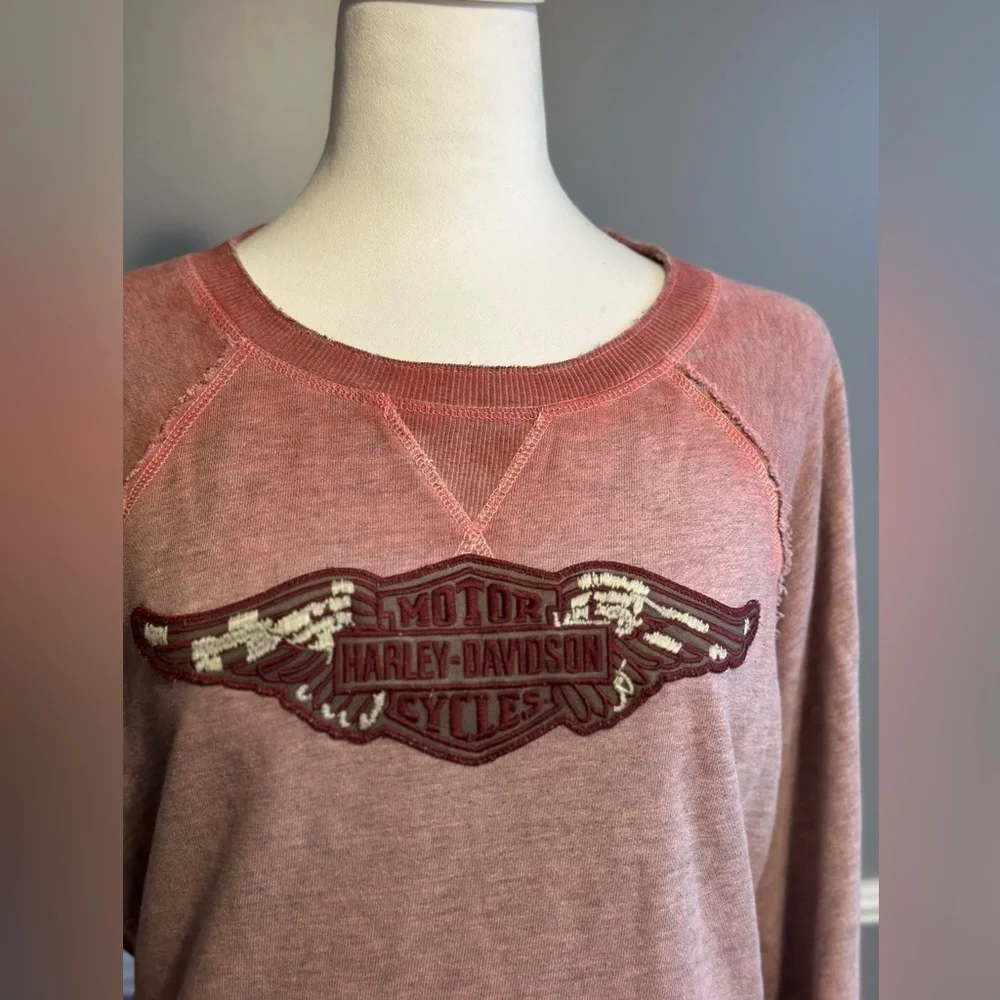 Harley Davidson Women's Distressed Ombré Crew Neck Sweatshirt Size Large Coral‎